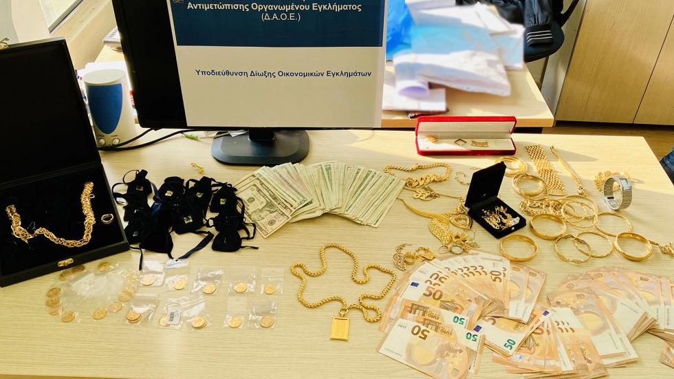 Χρέωσαν 2 εκατ. ευρώ το Δημόσιο για λούσα και πολυτελή Ι.Χ.